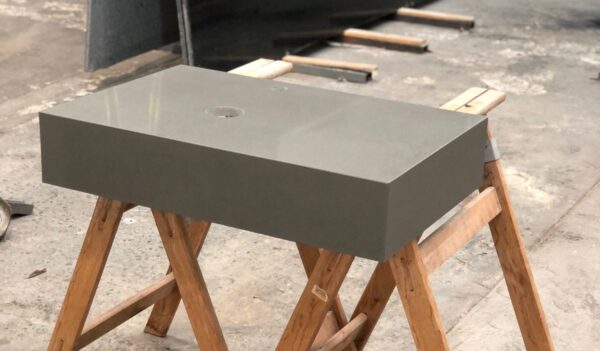 Mesada lista en Igneastone Dark Grey