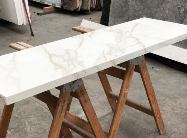 Placa con engrose de Neolith Calacatta - Imagen 2